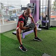 Entrenador personal que te ayuda a cumplir tus objetivos fisicos